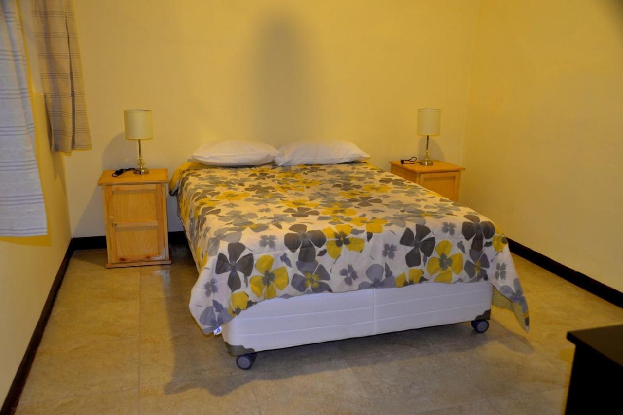 Wild Olive Guest House Ика Экстерьер фото
