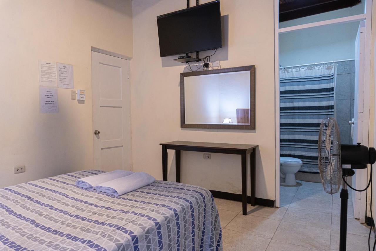 Wild Olive Guest House Ика Экстерьер фото