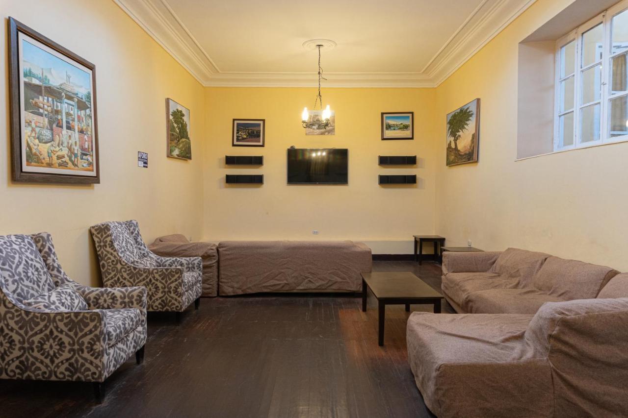 Wild Olive Guest House Ика Экстерьер фото