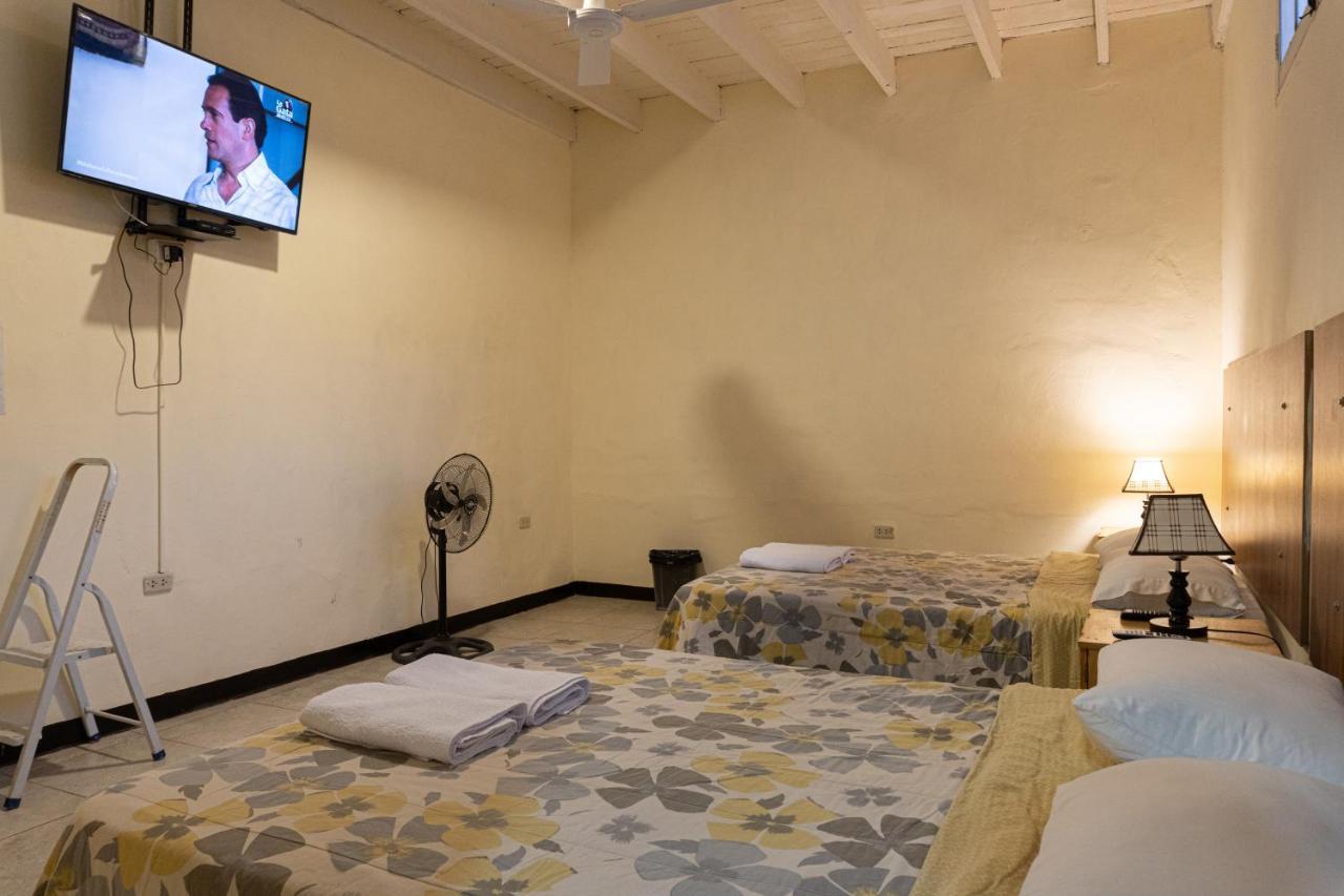 Wild Olive Guest House Ика Экстерьер фото