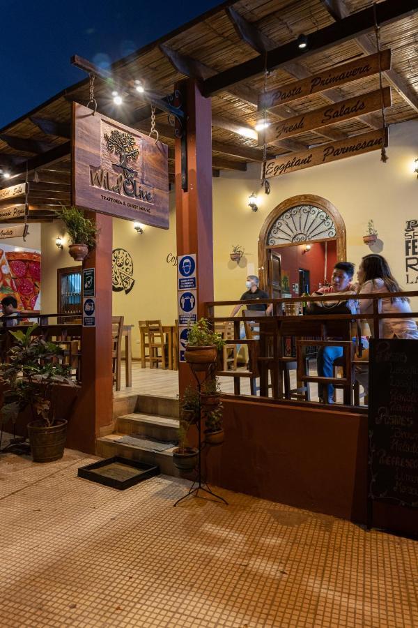 Wild Olive Guest House Ика Экстерьер фото