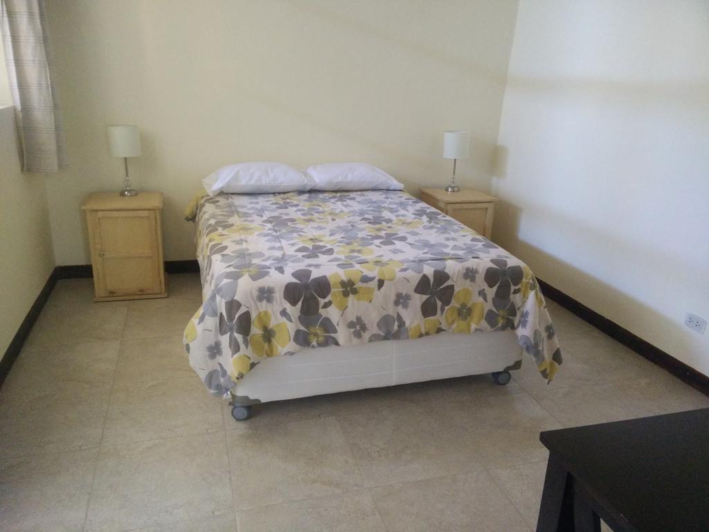 Wild Olive Guest House Ика Экстерьер фото